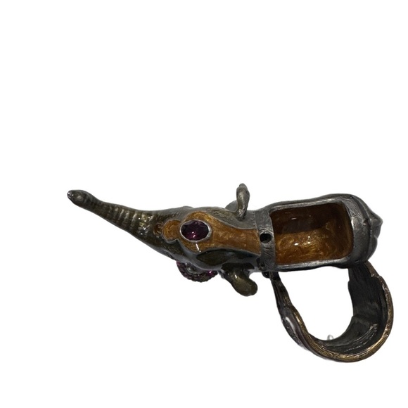 Jay Strongwater Barnum Baby Circus Elephant With Trinket Box.
NEW IN BOX
5035 - Picture 6 of 6